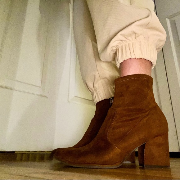 Marc Fisher “Leave” Bootie - Cognac Suede - Picture 4 of 11